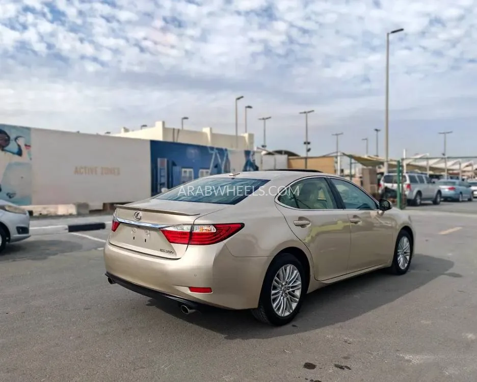 Lexus ES 2013 for Sale in Sharjah Image-15