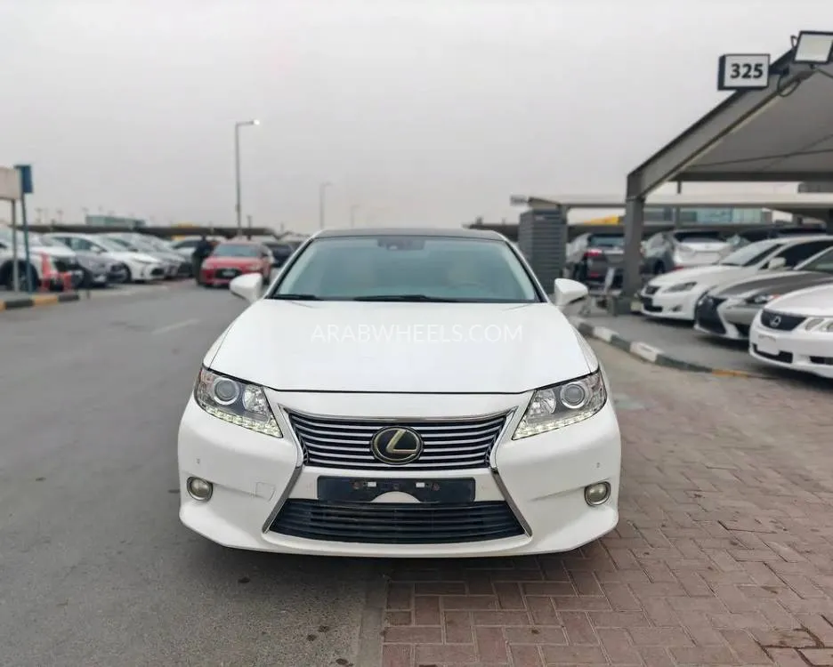 Lexus ES 2015 for Sale in Sharjah Image-9