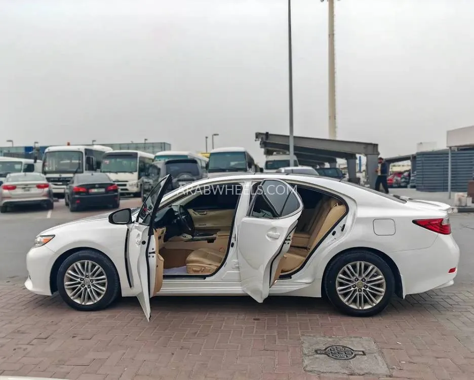 Lexus ES 2015 for Sale in Sharjah Image-16