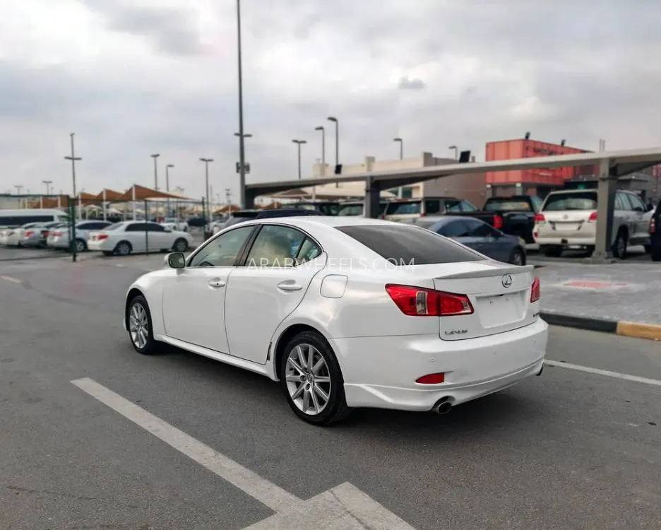 Lexus IS 2011 for Sale in Sharjah Image-9
