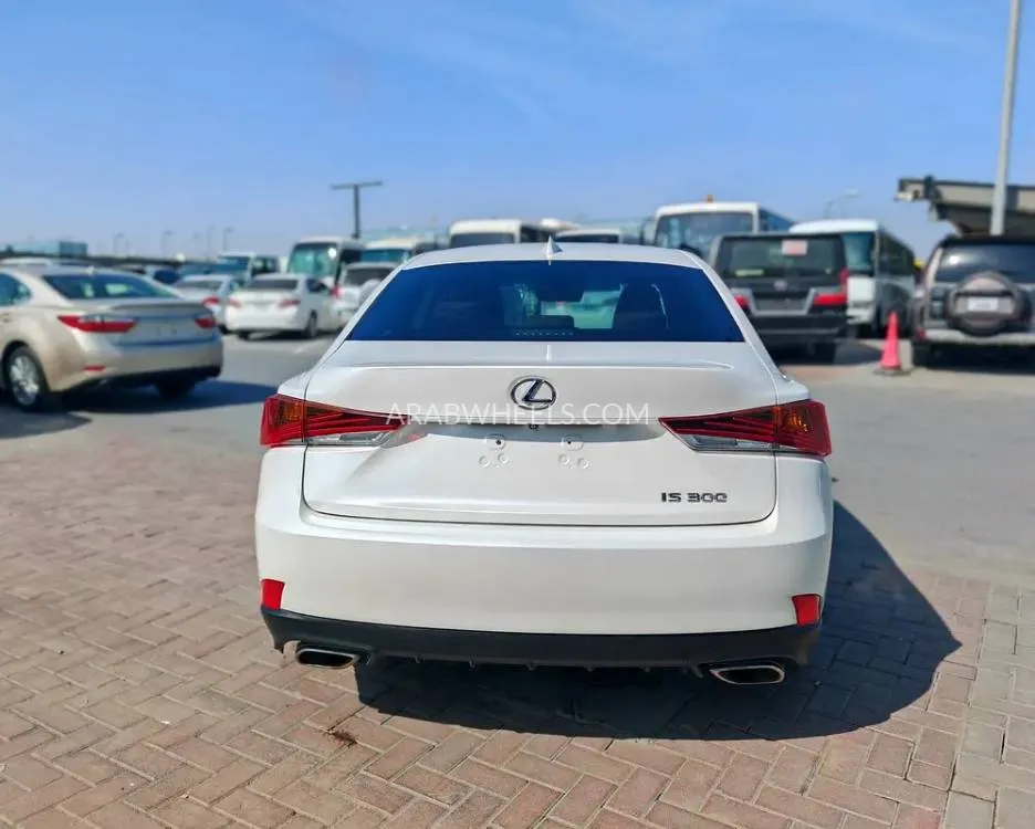 Lexus IS 2019 for Sale in Sharjah Image-15