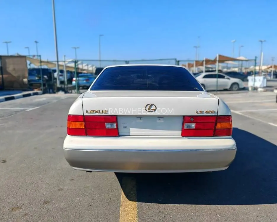 لكزس LS 2000 for Sale in الشارقة Image-2