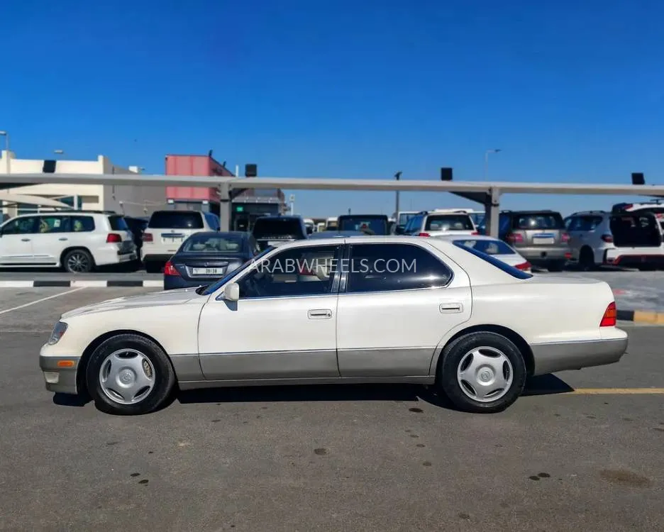 لكزس LS 2000 for Sale in الشارقة Image-9