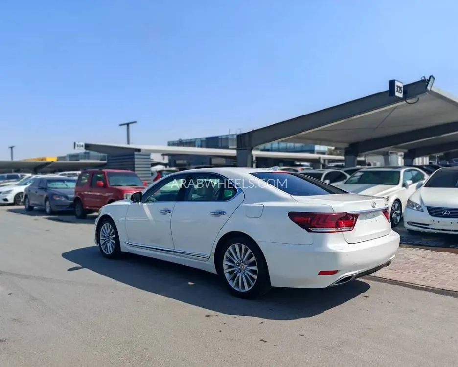 لكزس LS 2014 for Sale in الشارقة Image-4