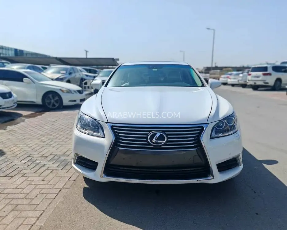 لكزس LS 2014 for Sale in الشارقة Image-13