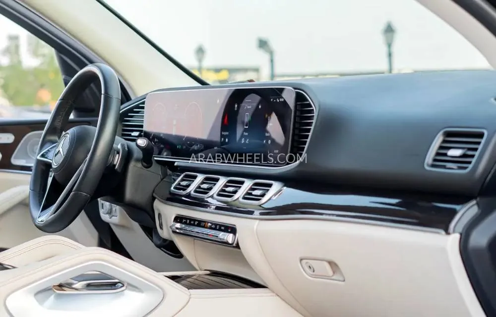 Mercedes Benz GLE Class 2024 for Sale in Dubai Image-4