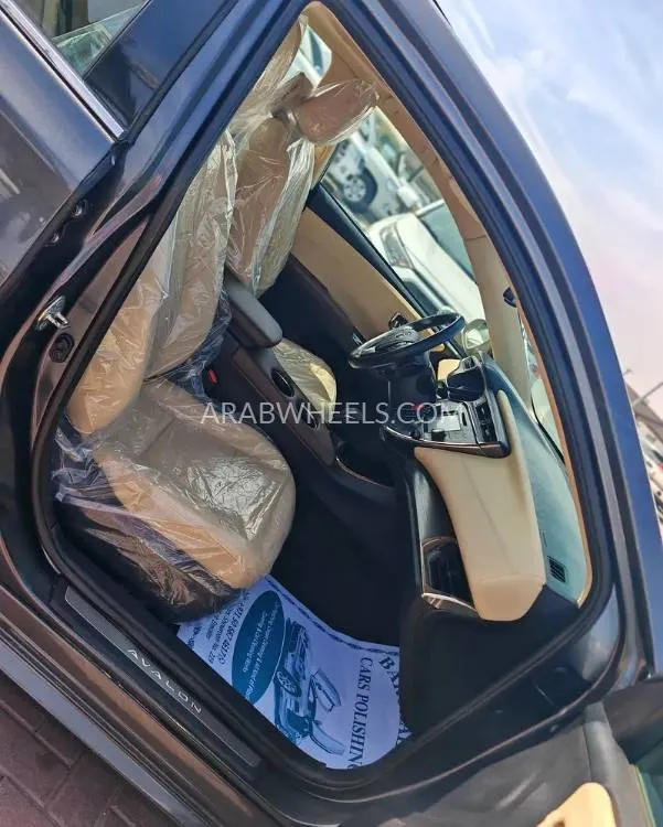 Toyota Avalon 2017 for Sale in Sharjah Image-8