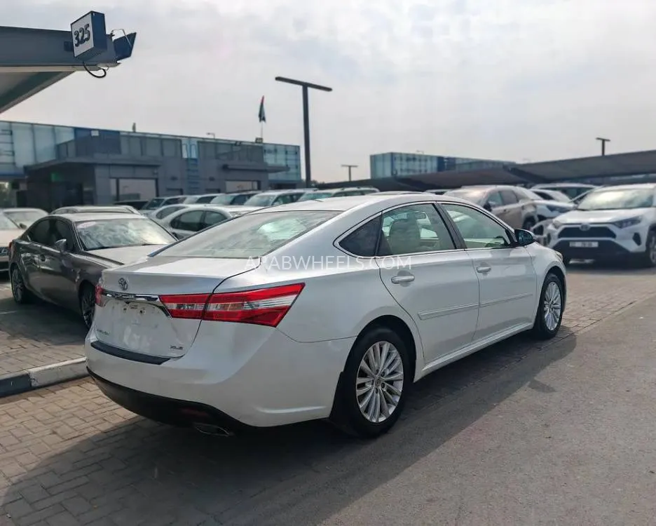 Toyota Avalon 2013 for Sale in Sharjah Image-4