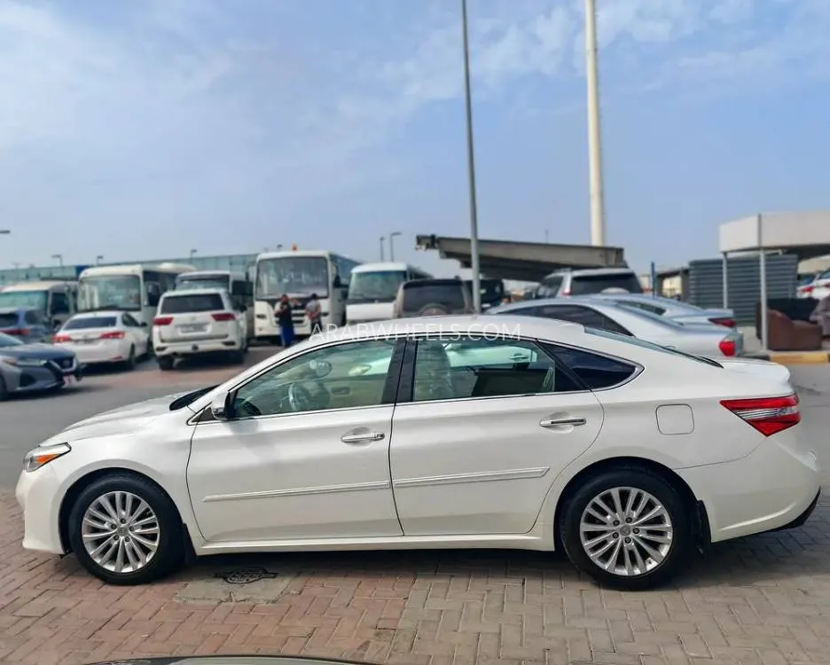 Toyota Avalon 2013 for Sale in Sharjah Image-11