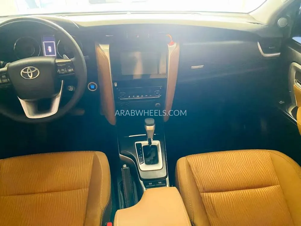 تويوتا فورتشنر 2018 for Sale in الشارقة Image-8