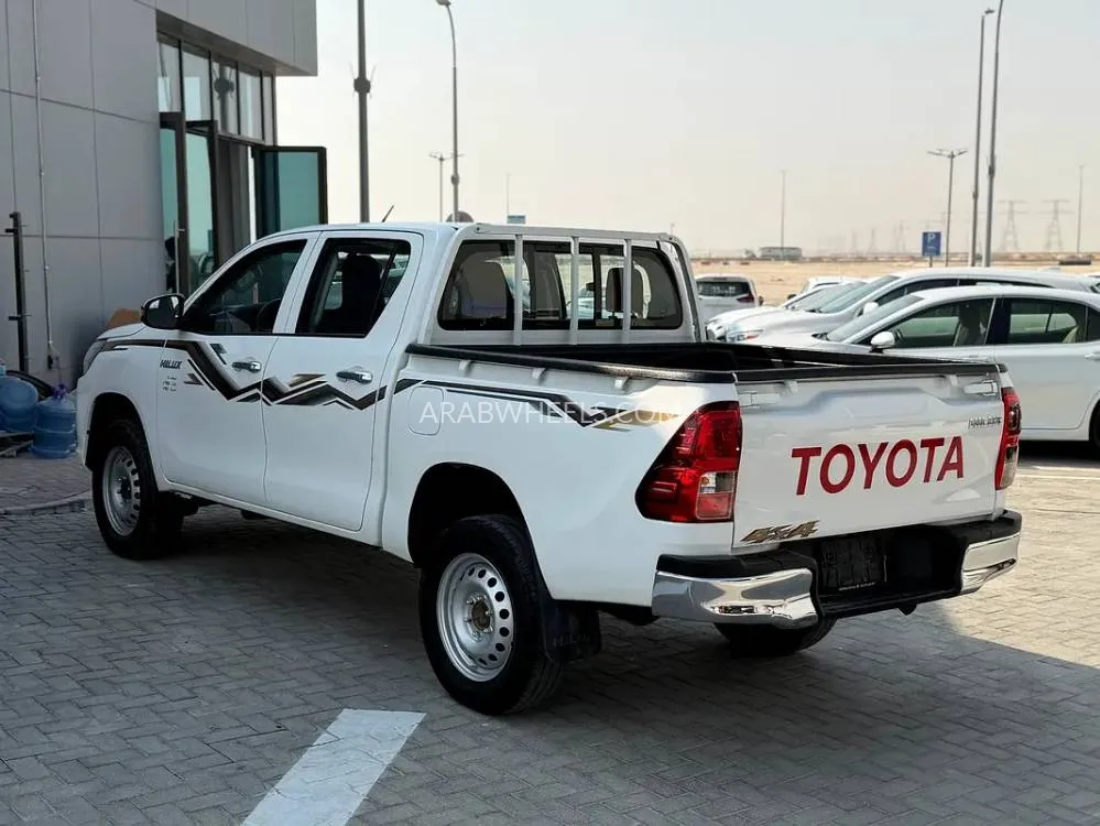 Toyota Hilux 2024 for Sale in Abu Dhabi Image-2