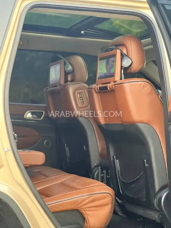 جيب جراند شيروكي 2015 for Sale in الشارقة Image-12