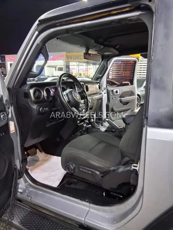 Jeep Wrangler 2018 for Sale in Ajman Image-3