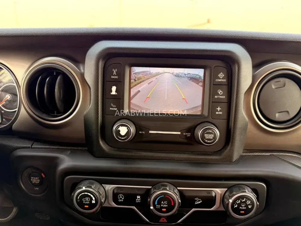 Jeep Wrangler 2018 for Sale in Dubai Image-4