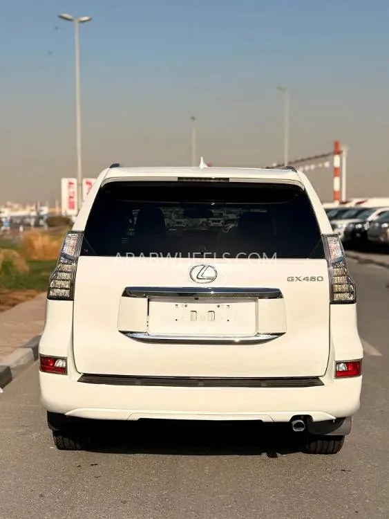 Lexus GX 2019 for Sale in Dubai Image-2