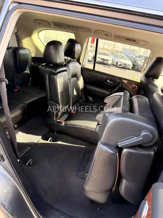 Nissan Armada 2019 for Sale in Dubai Image-8