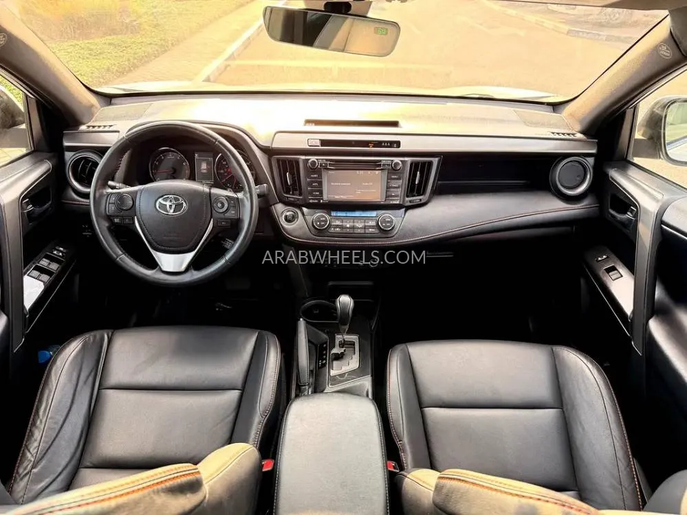 تويوتا راف 4 2017 for Sale in دبي Image-2