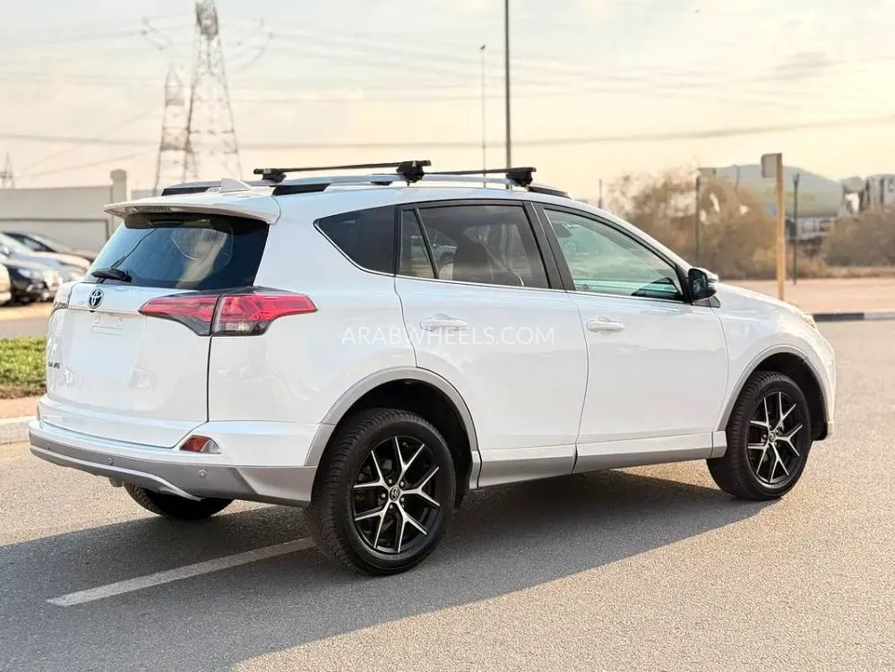 تويوتا راف 4 2017 for Sale in دبي Image-19