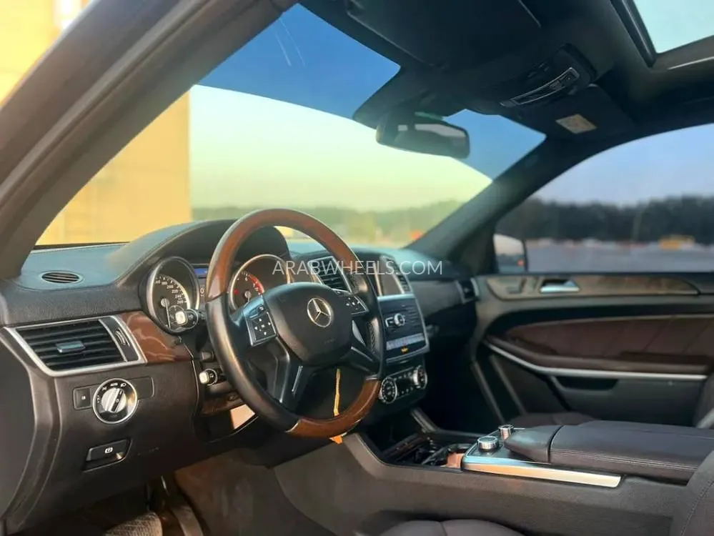 Mercedes Benz GL Class 2015 for Sale in Sharjah Image-11