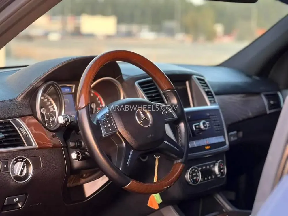Mercedes Benz GL Class 2015 for Sale in Sharjah Image-15