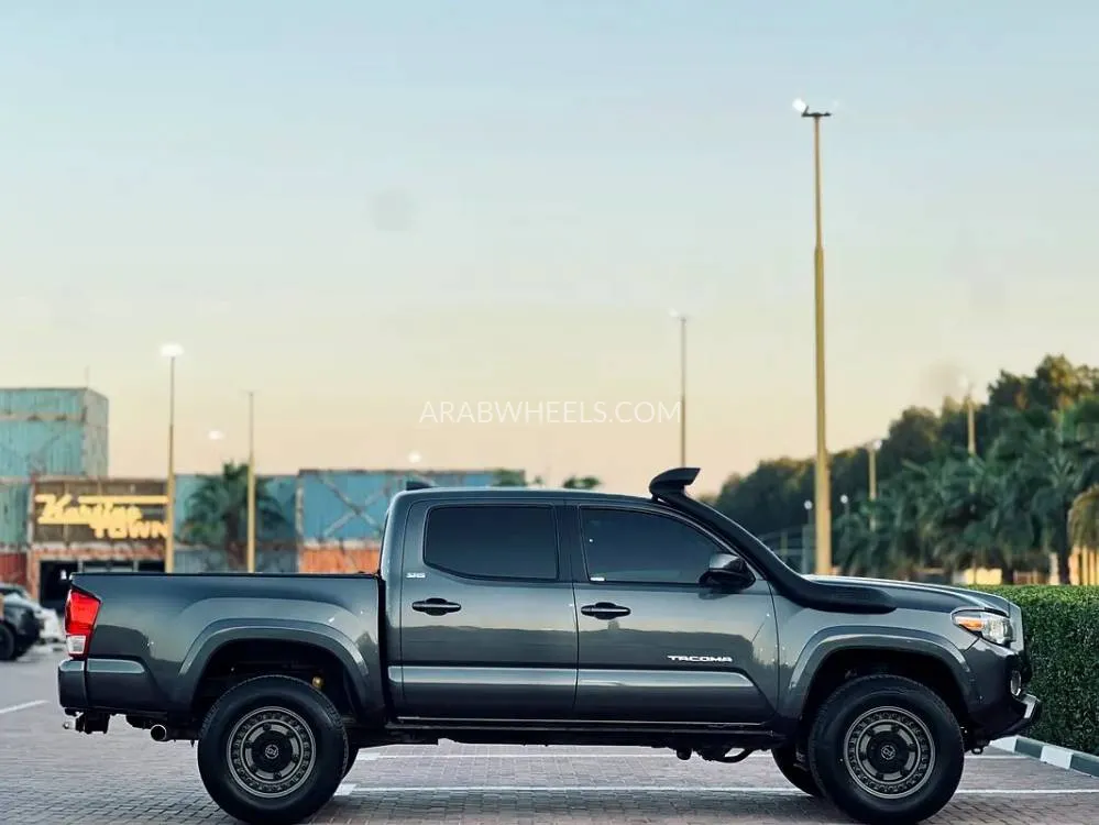 Toyota Tacoma 2017 for Sale in Sharjah Image-6