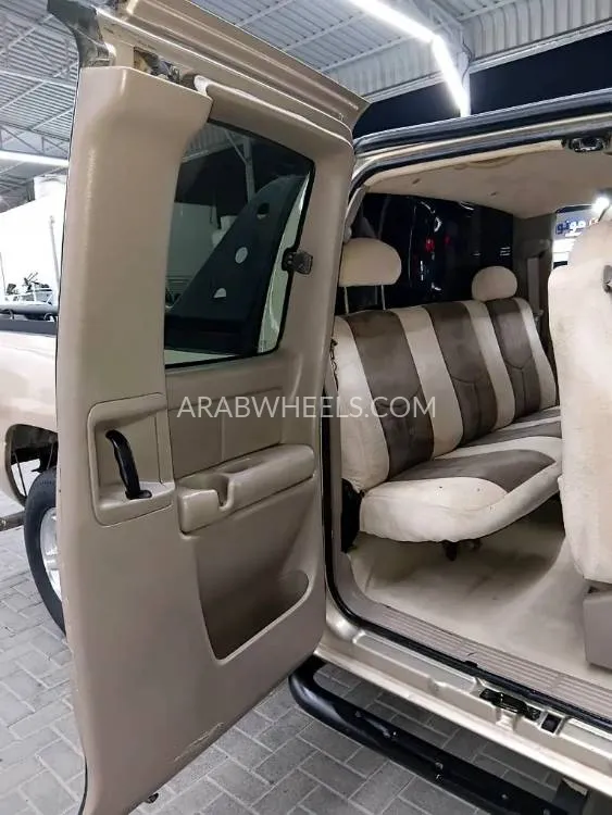 GMC Sierra 2004 for Sale in Ajman Image-13