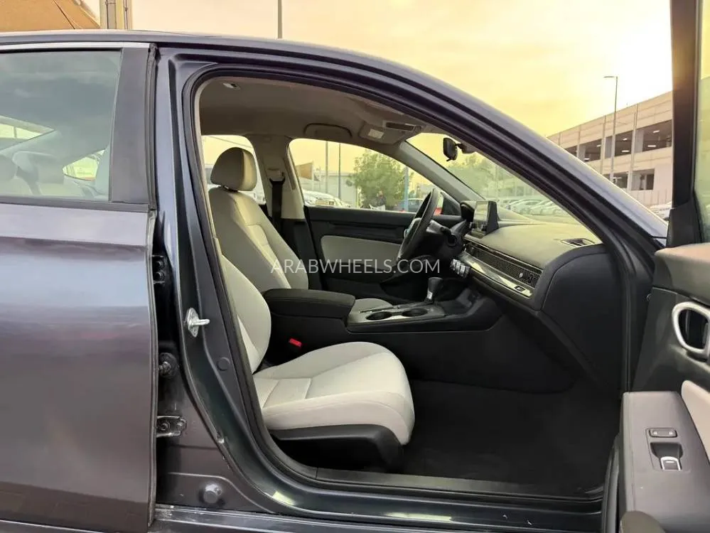Honda Civic 2023 for Sale in Sharjah Image-6