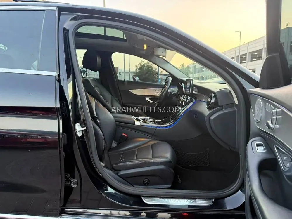 Mercedes Benz C Class 2015 for Sale in Sharjah Image-17