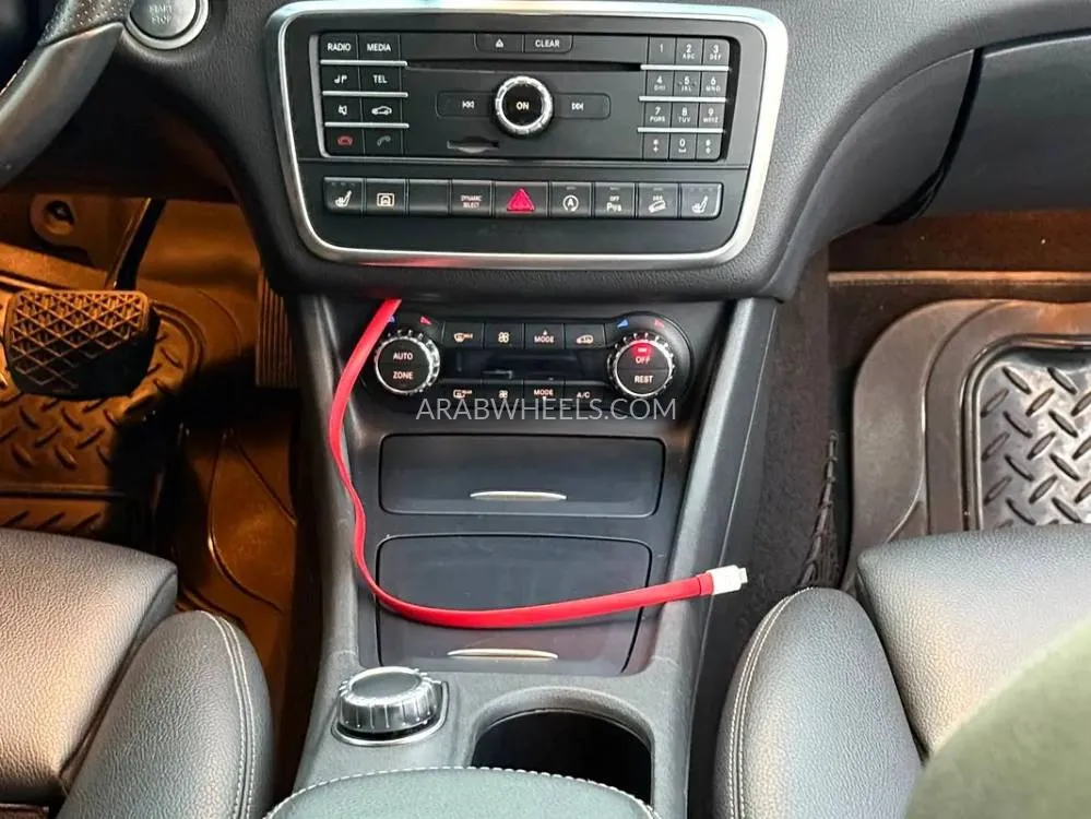 Mercedes Benz GLA 2017 for Sale in Sharjah Image-4