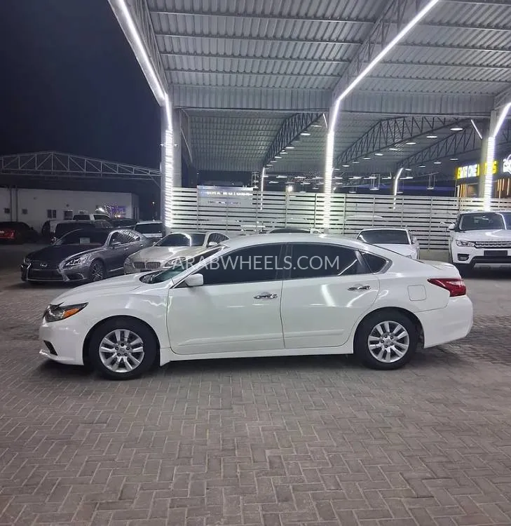 Nissan Altima 2017 for Sale in Ajman Image-12