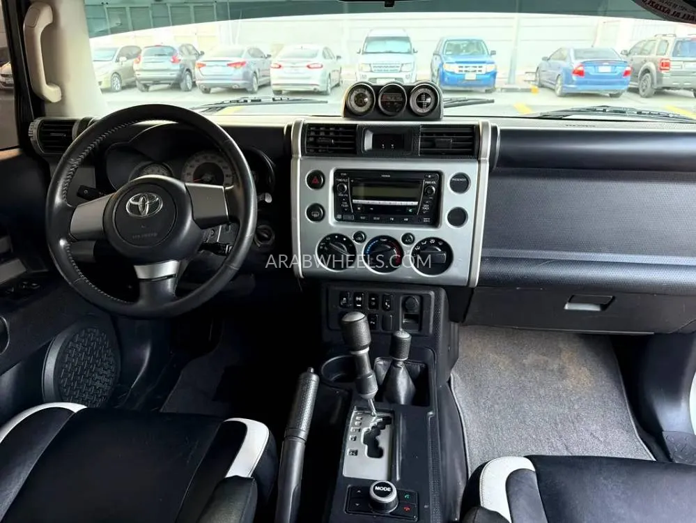 Toyota FJ Cruiser 2015 for Sale in Sharjah Image-7