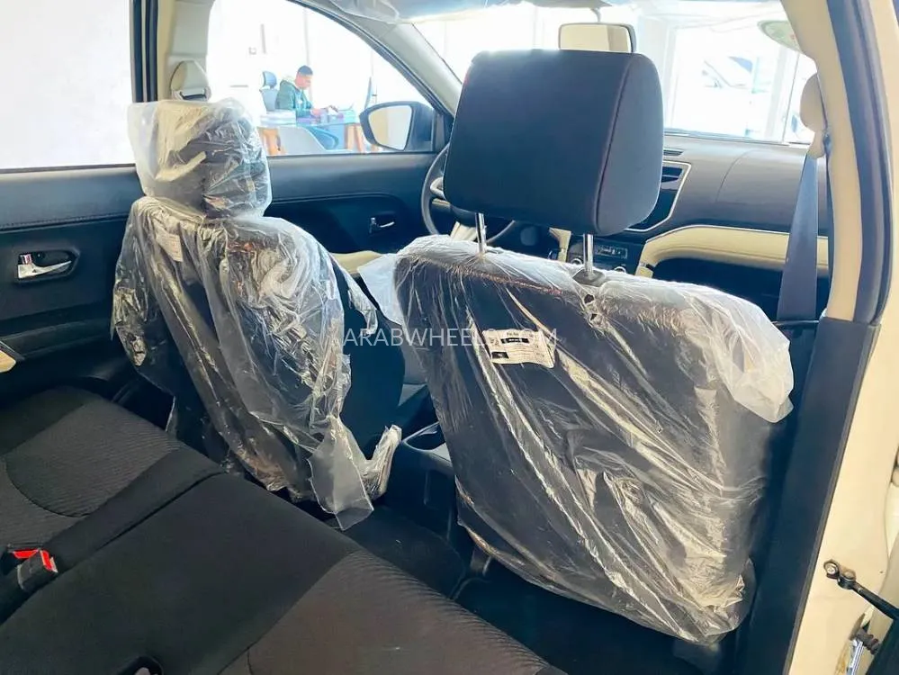 Toyota Rush 2023 for Sale in Sharjah Image-3