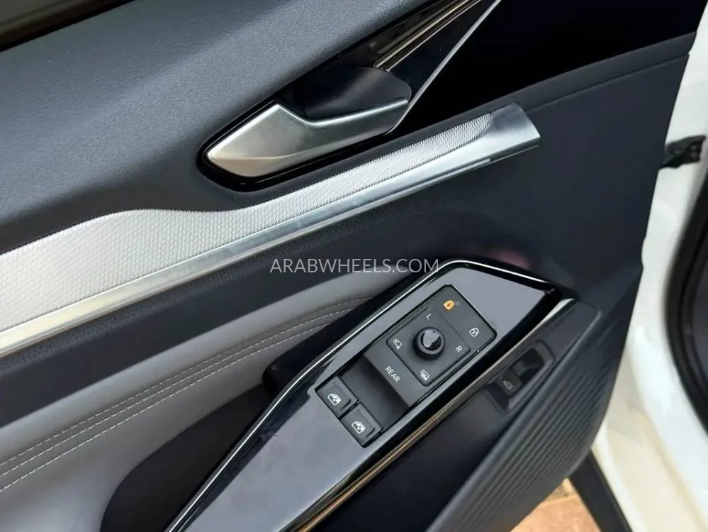  فولكس واجن آي دي. 4 2021 for Sale in الشارقة Image-6