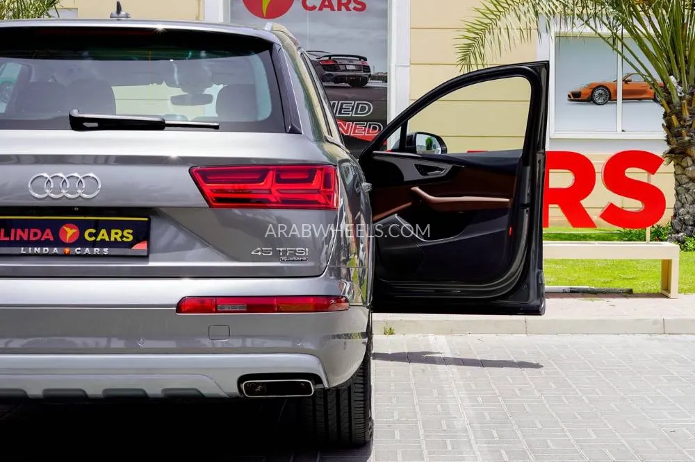 Audi Q7 2016 for Sale in Dubai Image-8