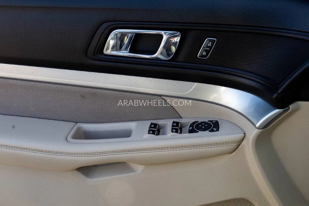 Ford Explorer 2018 for Sale in Dubai Image-12