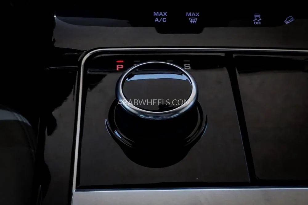 لاند روفر رينج روفر فيلار 2018 for Sale in دبي Image-26