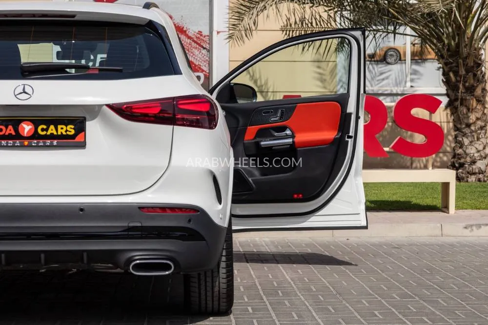 Mercedes Benz GLA 2024 for Sale in Dubai Image-7