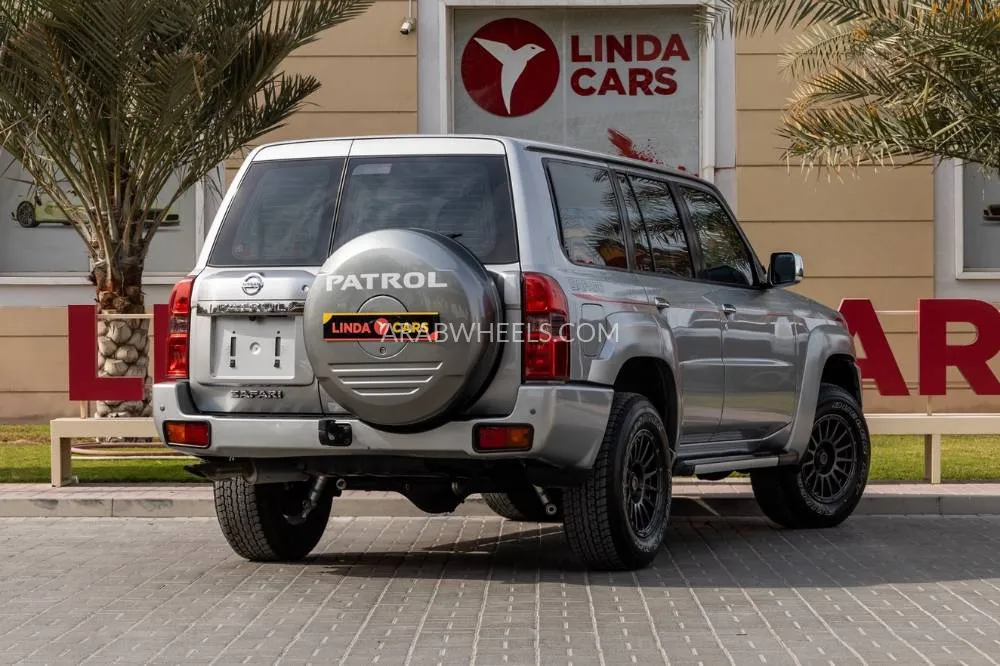 Nissan Patrol 2021 for Sale in Dubai Image-9