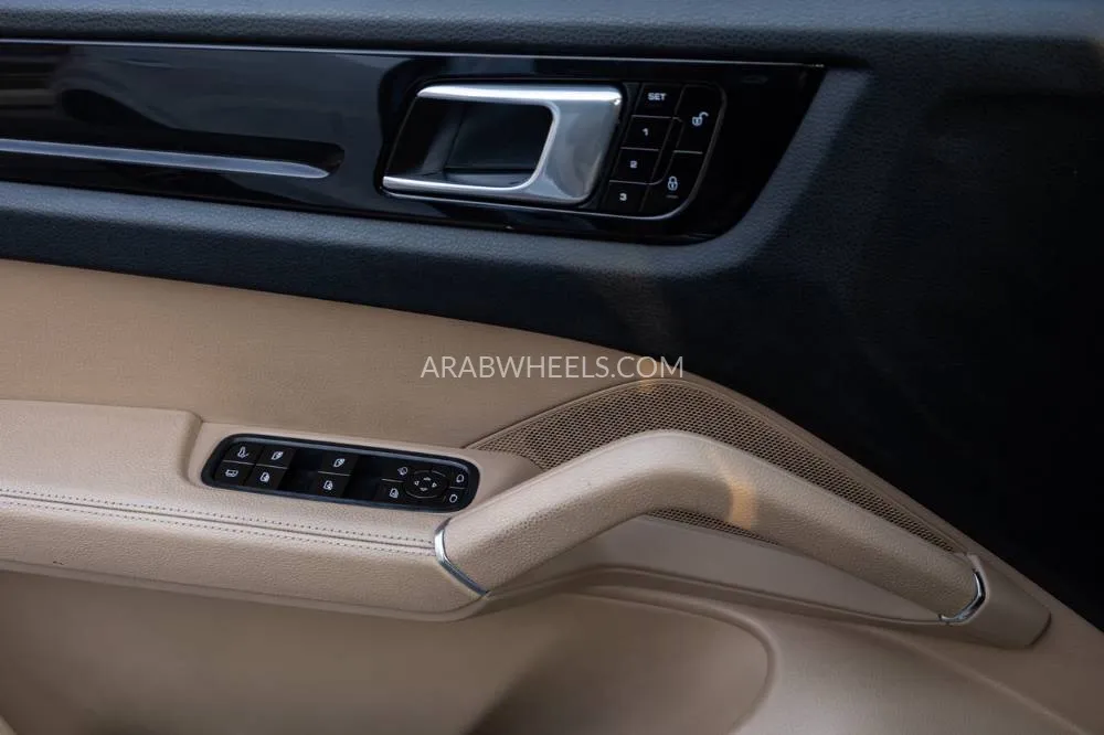 Porsche Cayenne 2019 for Sale in Dubai Image-14