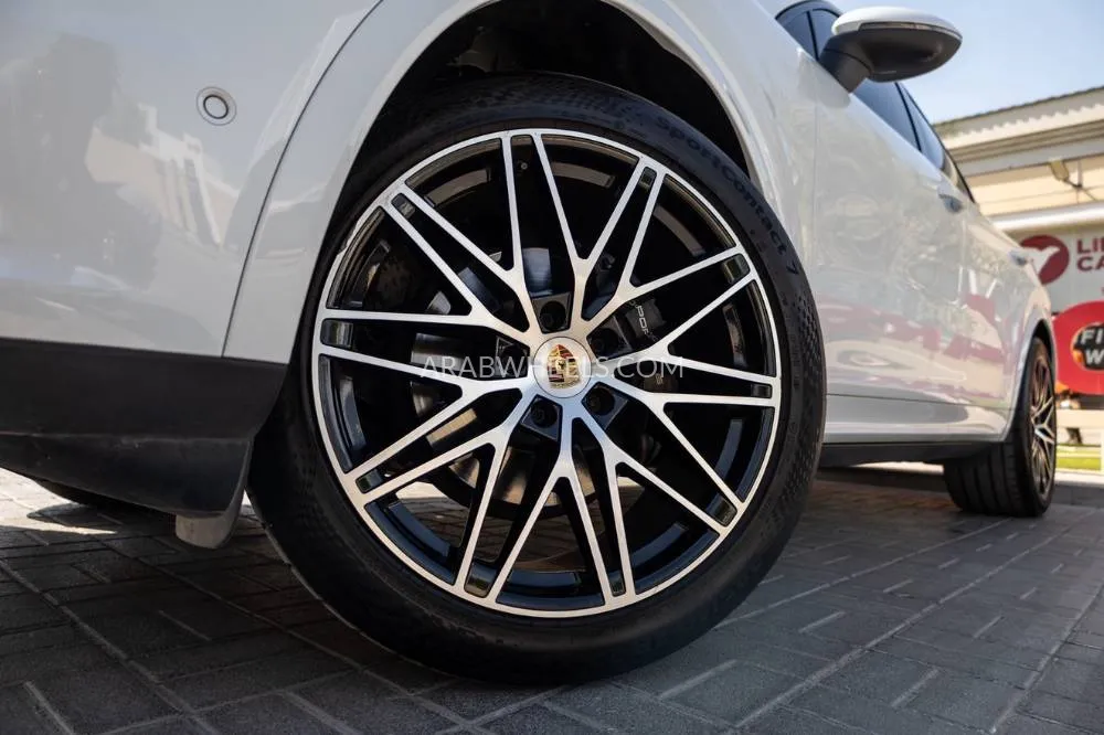 Porsche Cayenne 2025 for Sale in Dubai Image-11