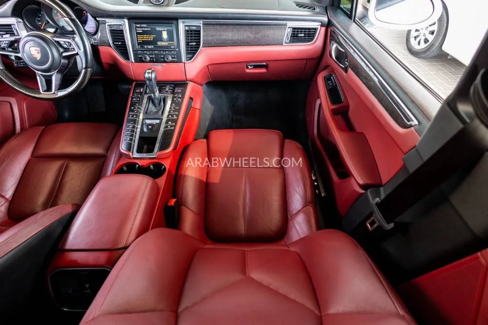 Porsche Macan 2015 for Sale in Dubai Image-16