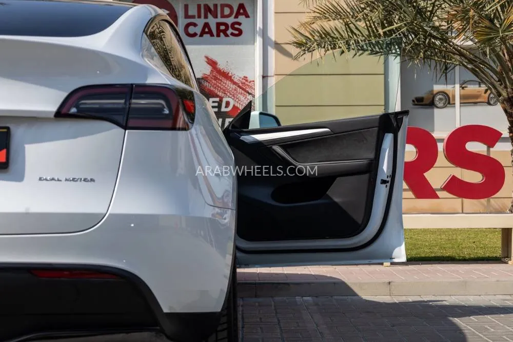 Tesla Model Y 2023 for Sale in Dubai Image-7