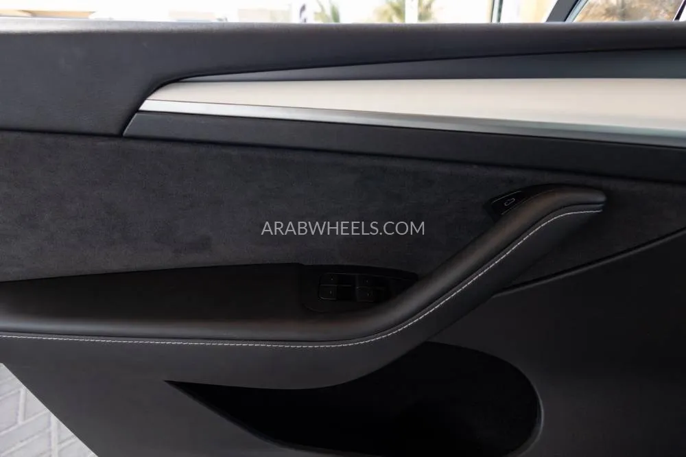 Tesla Model Y 2023 for Sale in Dubai Image-12