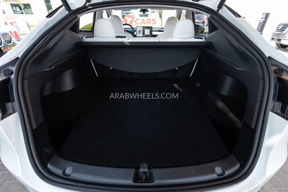 Tesla Model Y 2023 for Sale in Dubai Image-25