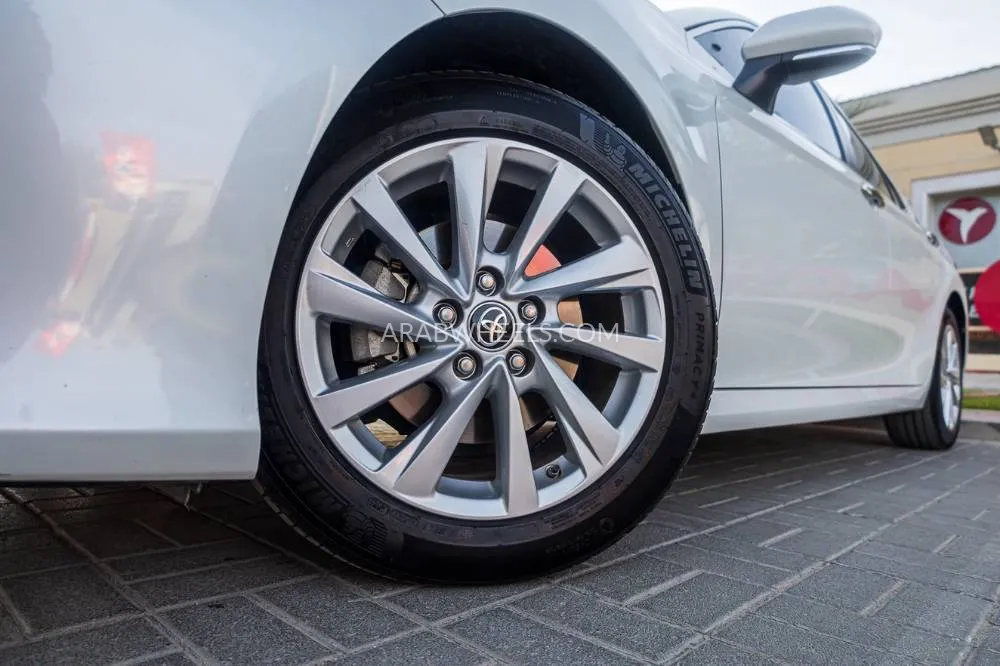 Toyota Camry 2024 for Sale in Dubai Image-10
