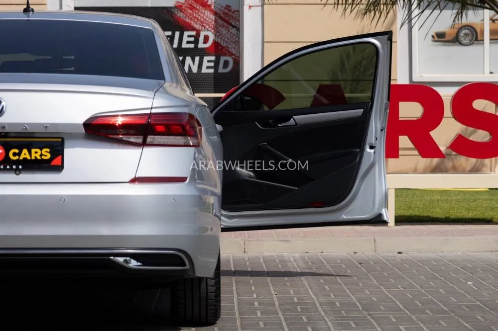 Volkswagen Passat 2021 for Sale in Dubai Image-7