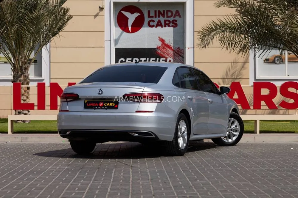 Volkswagen Passat 2021 for Sale in Dubai Image-9