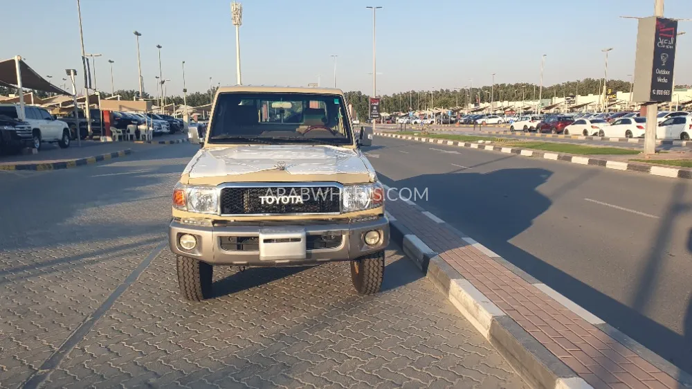 Toyota Land Cruiser 70 Series 2019 for Sale in Sharjah Image-12
