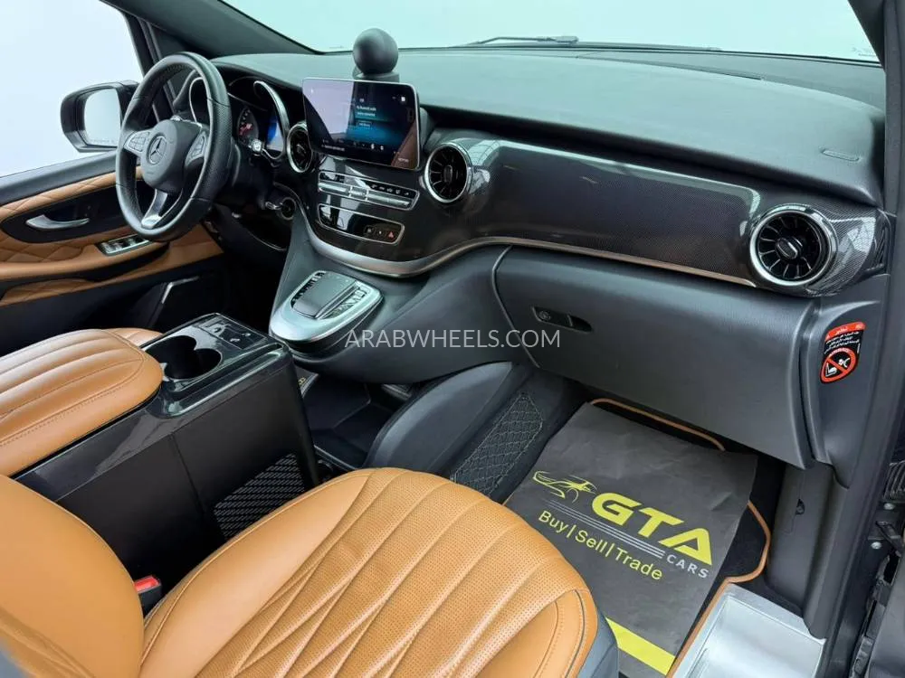 Mercedes Benz V Class 2023 for Sale in Dubai Image-11
