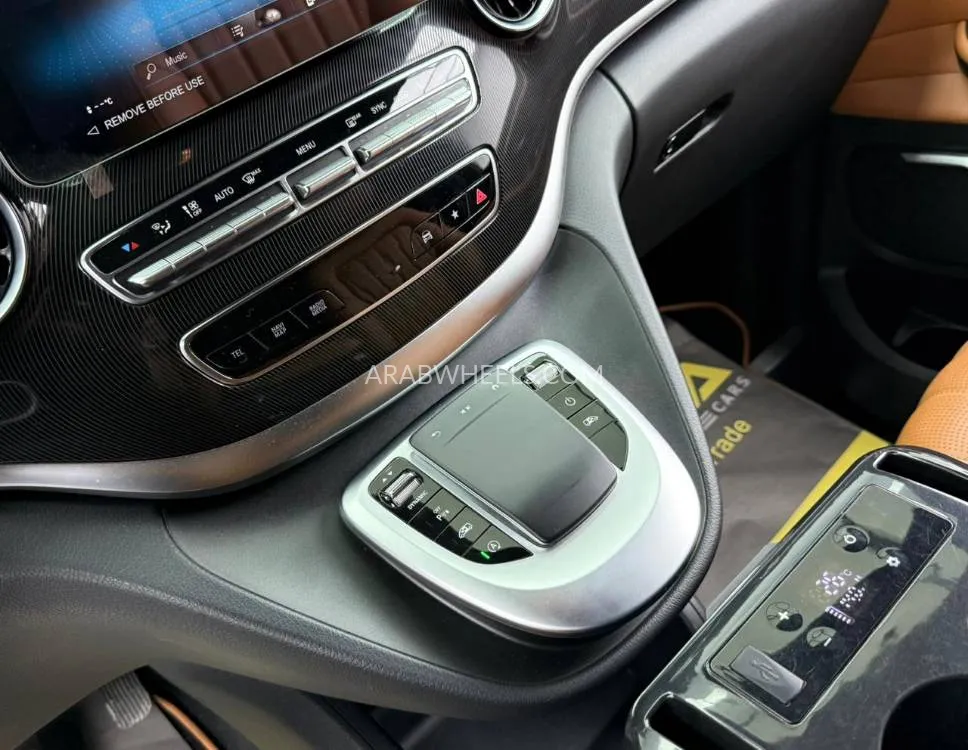 Mercedes Benz V Class 2023 for Sale in Dubai Image-18